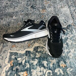Ghost 15 black and white brooks running shoes